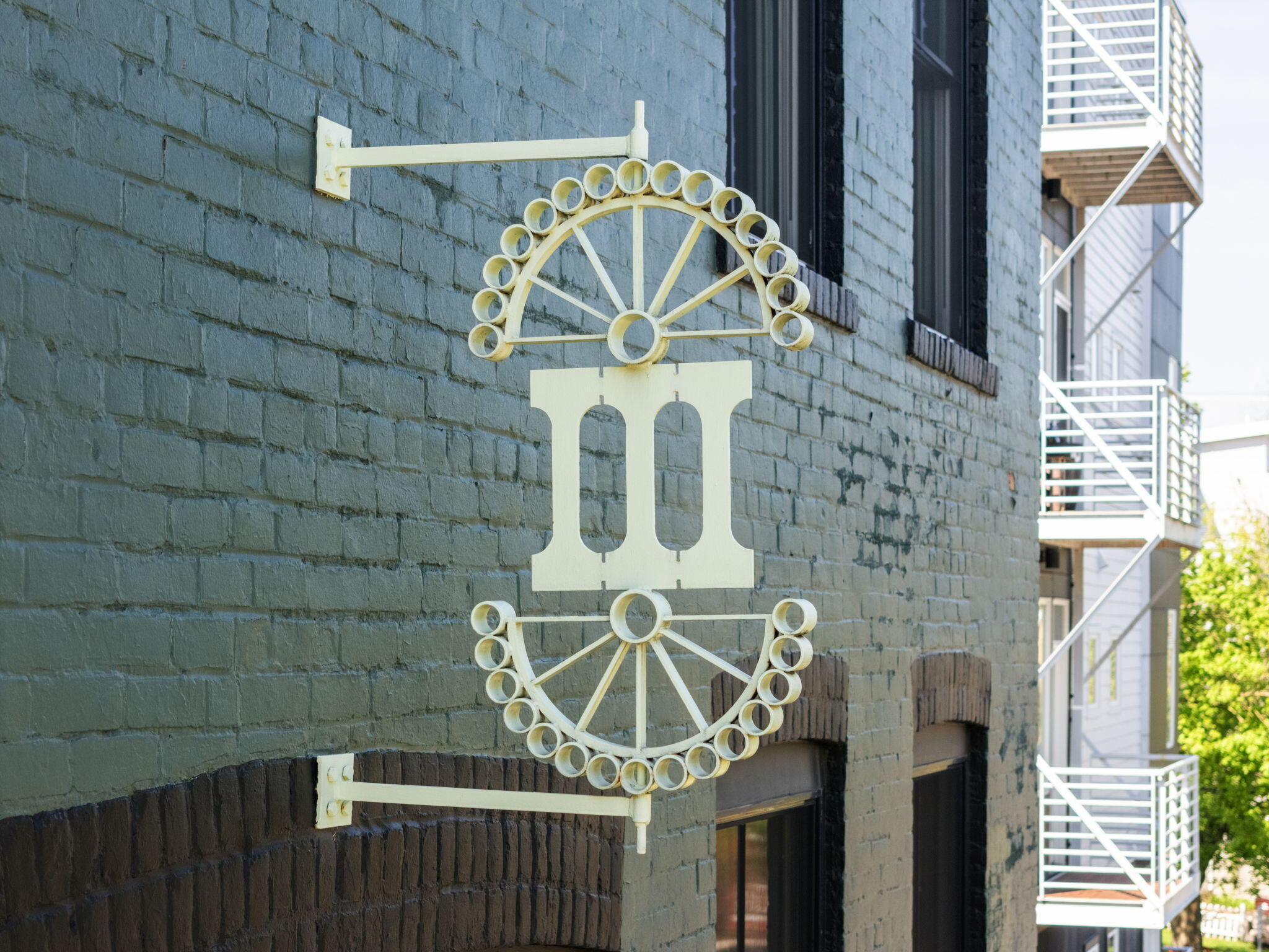 111 W Kingsley Street