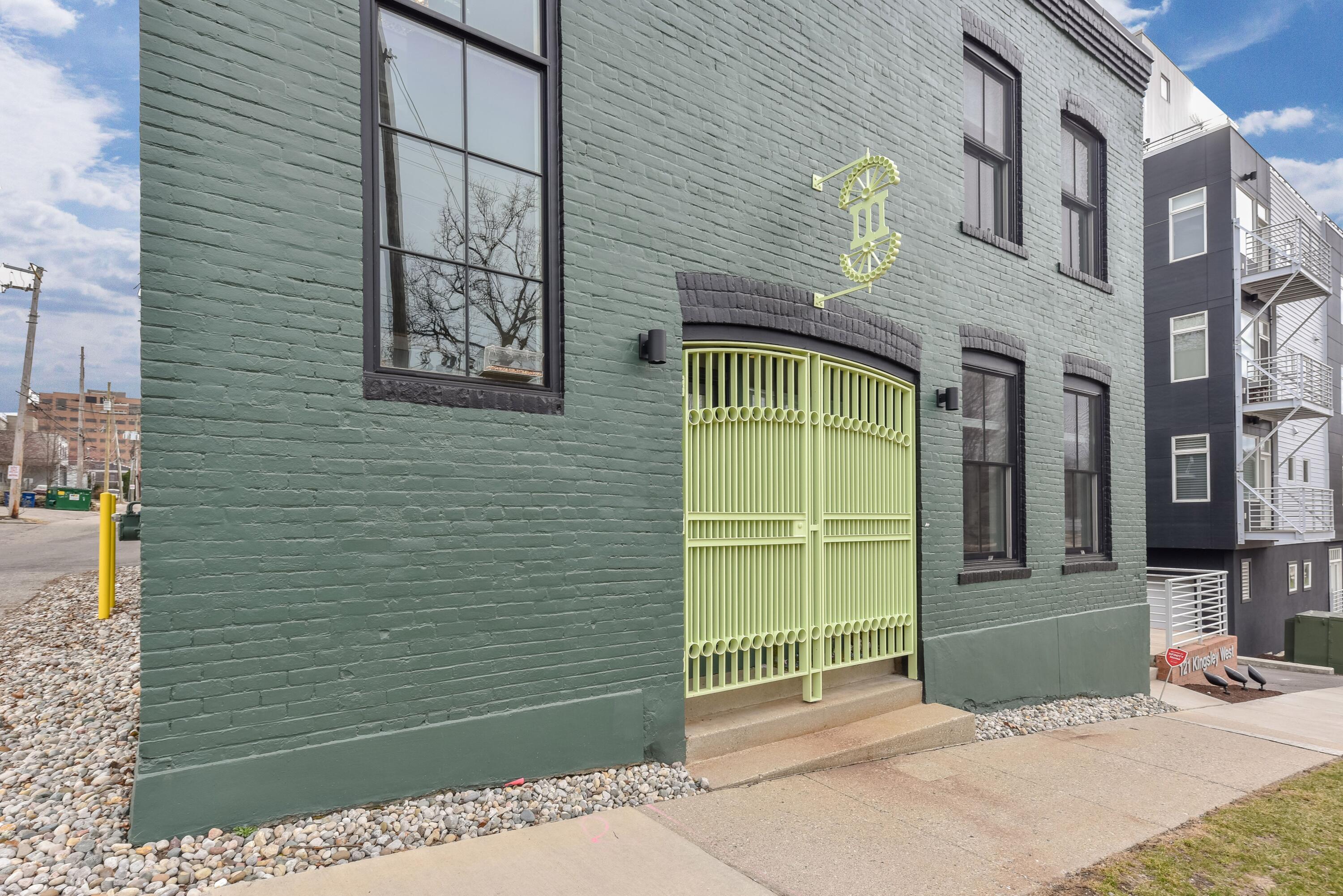 111 W Kingsley Street