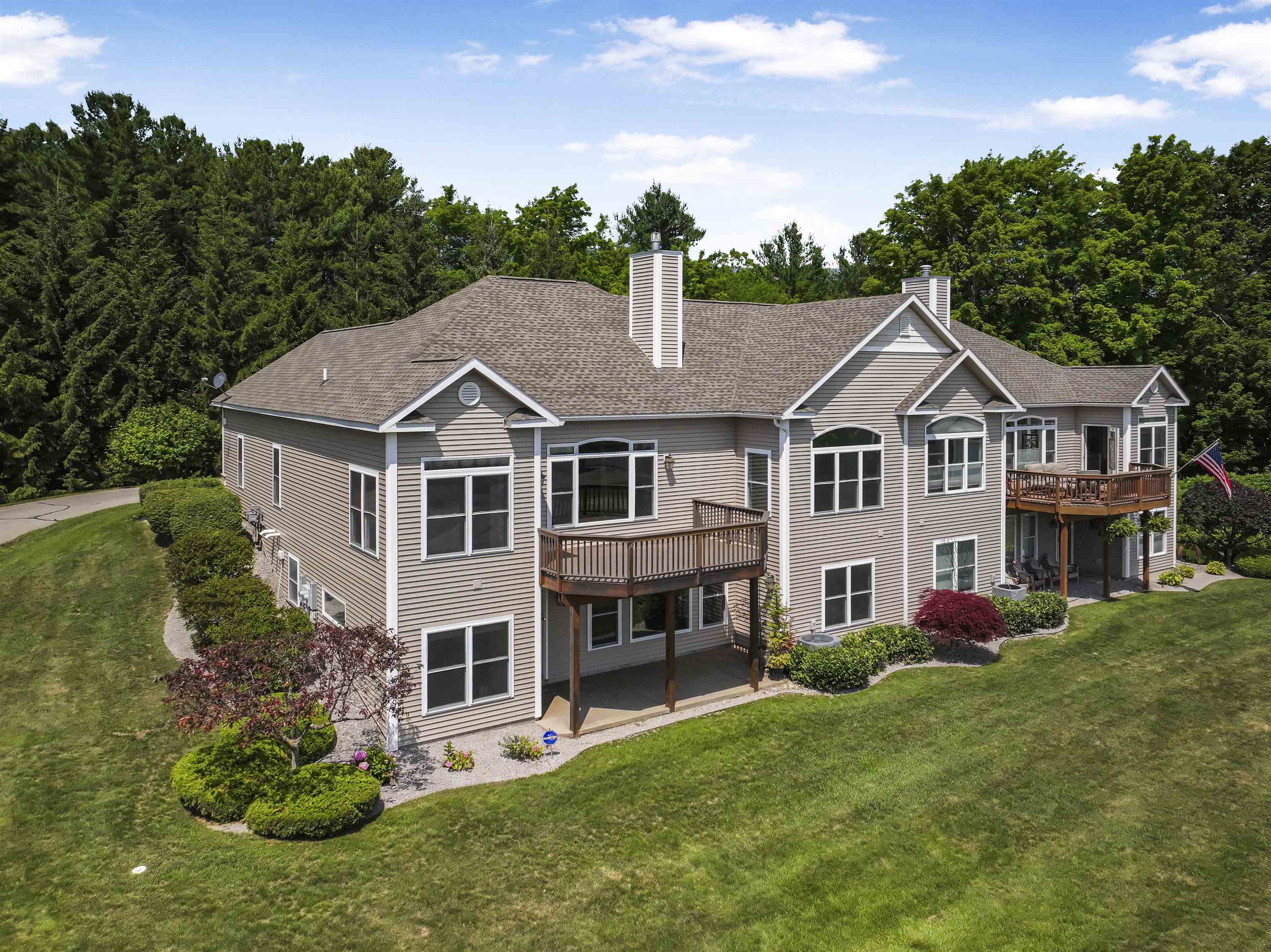 898 N Bay Cliff Drive