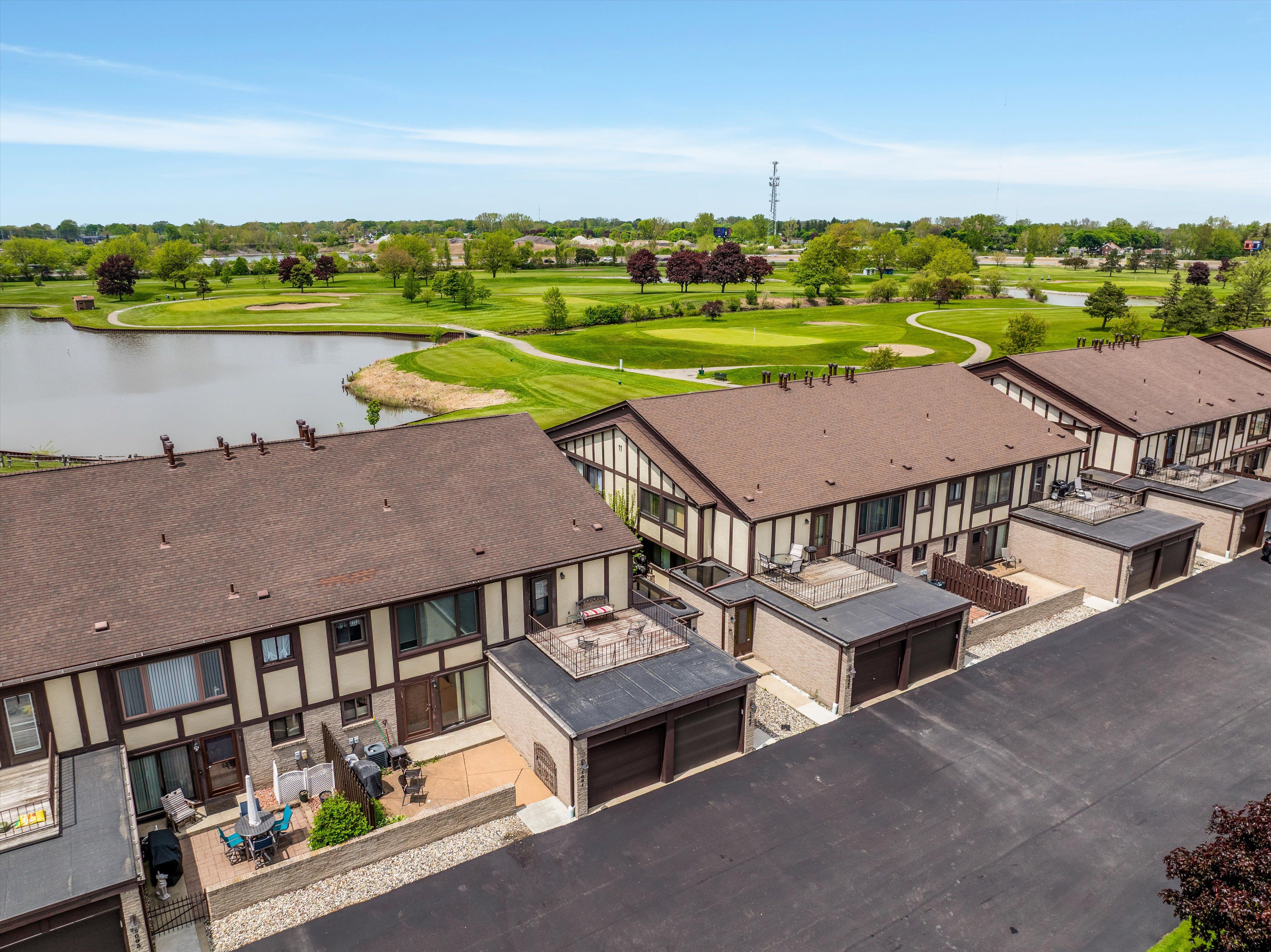1089 COUNTRY CLUB Drive