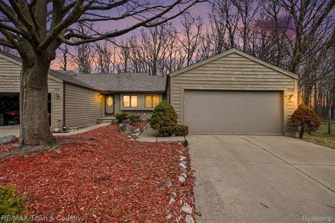 2442 Valley Oaks Circle 35 Flint Charter Township MI 48532