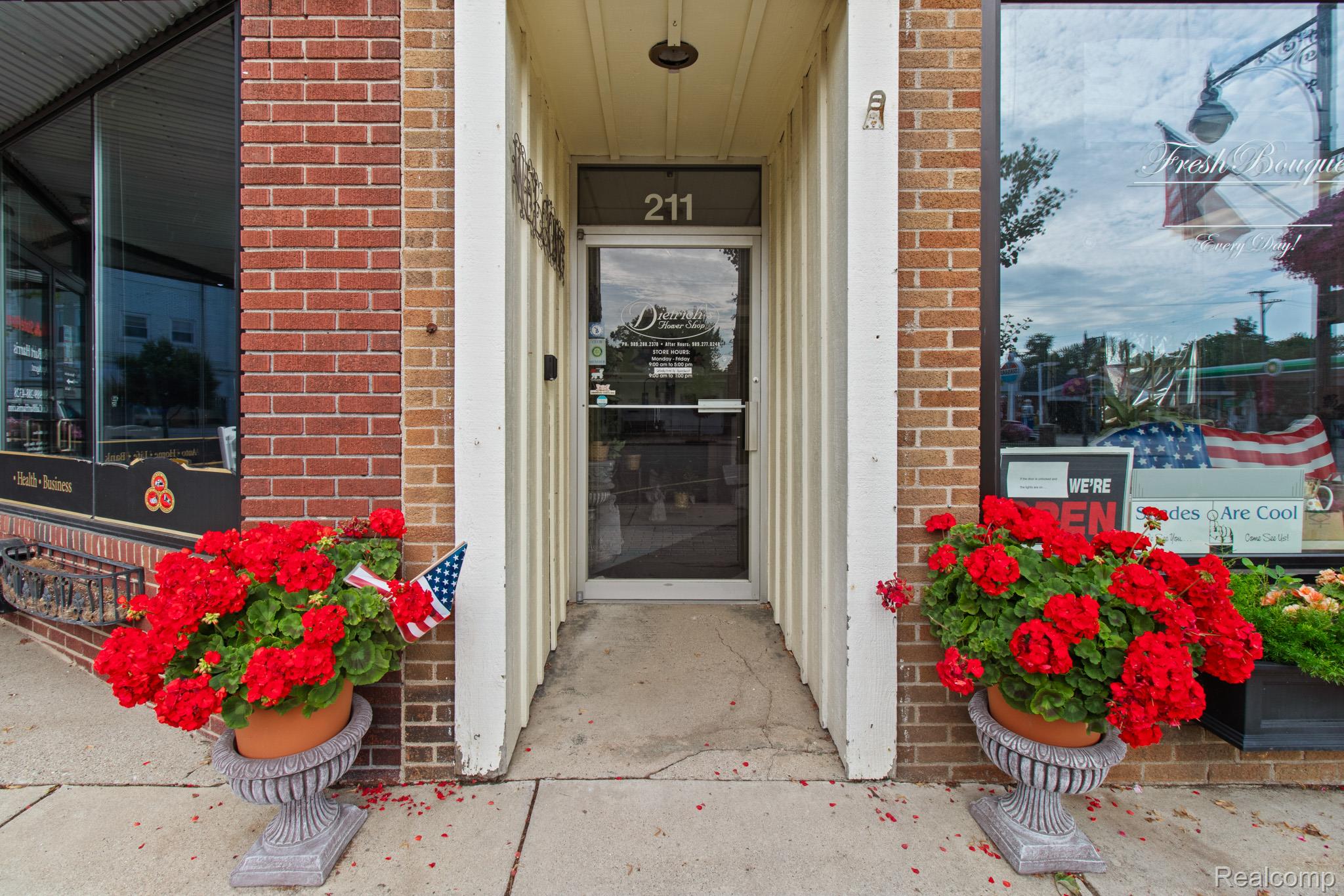 211 N Saginaw Street