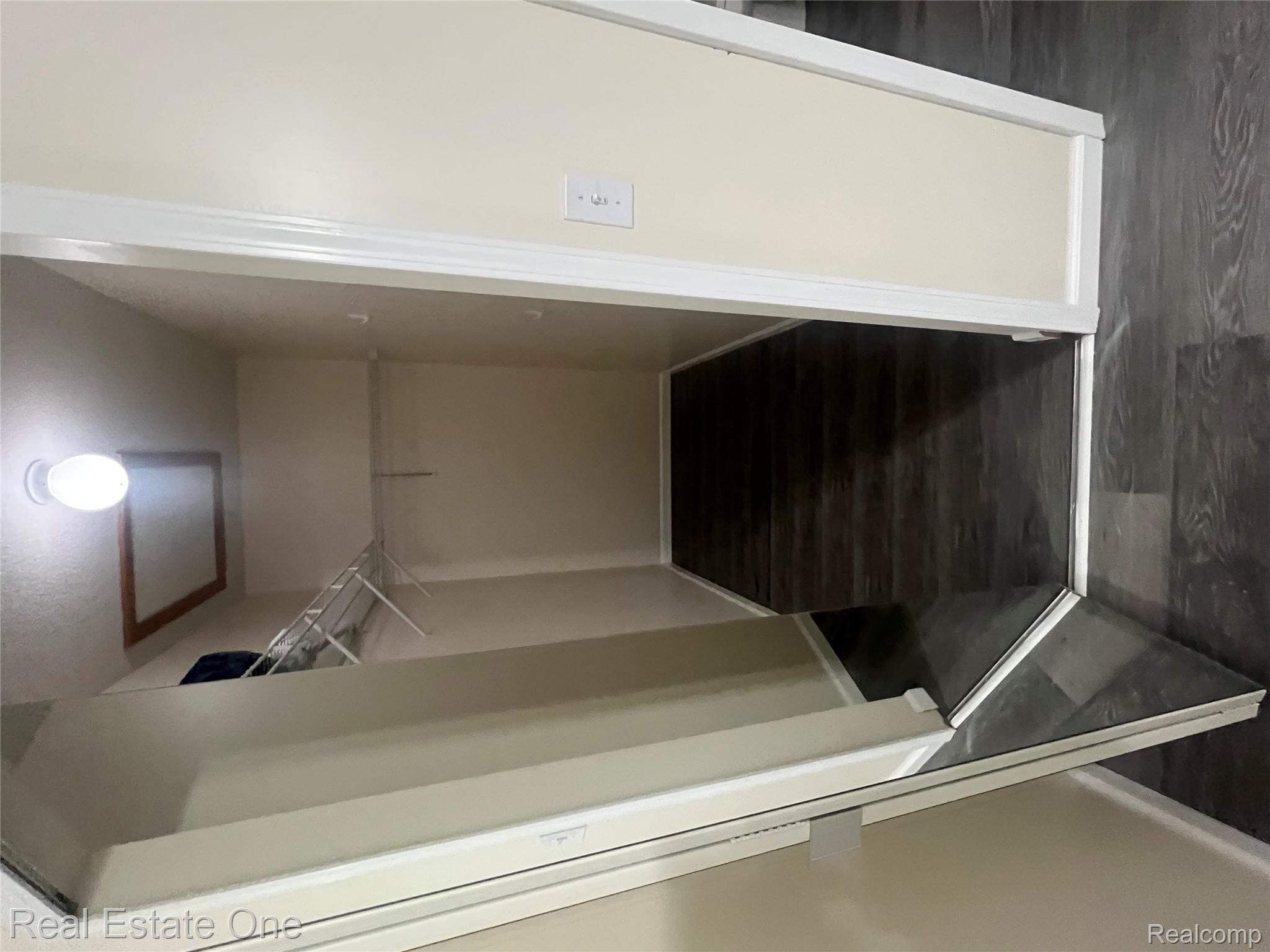 15815 Lakeside Drive 7