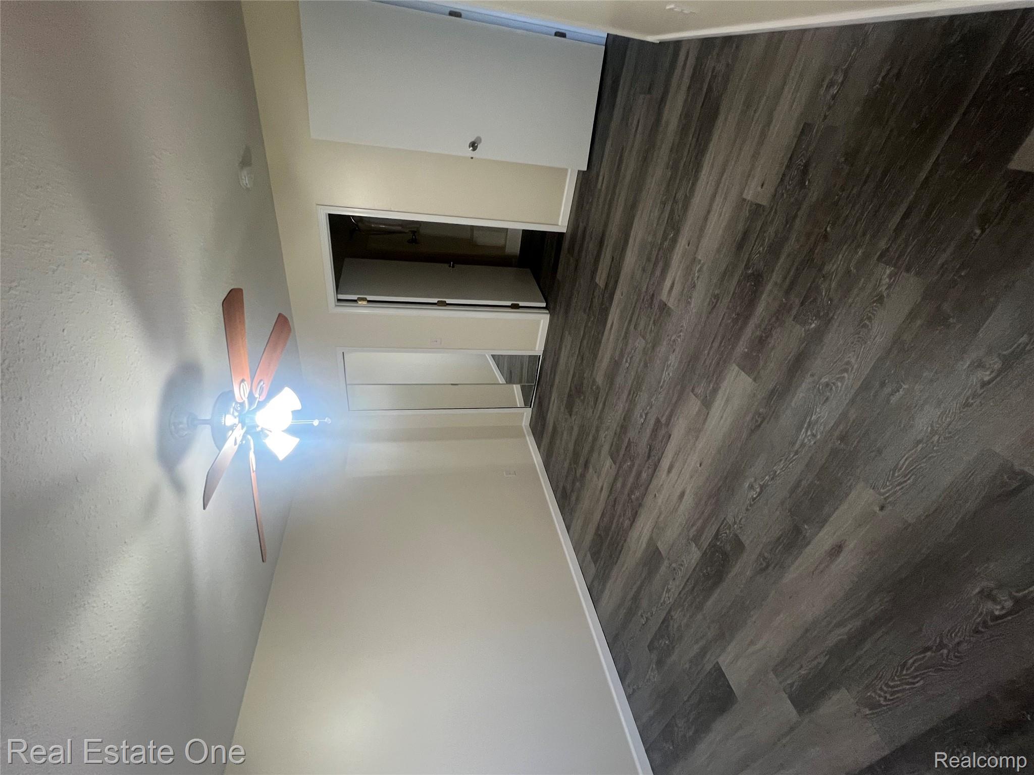 15815 Lakeside Drive 7