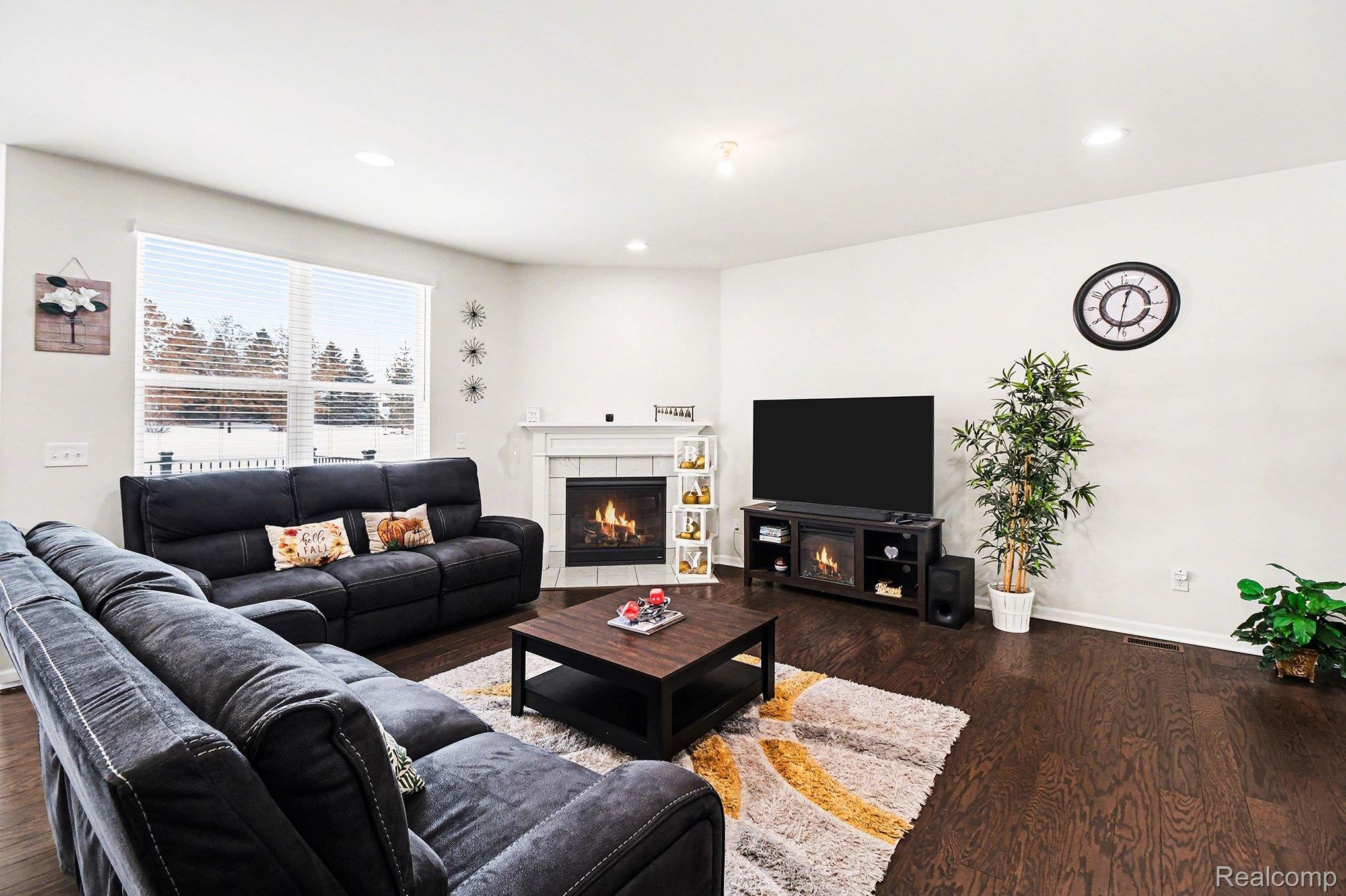 49772 Shoreline Drive