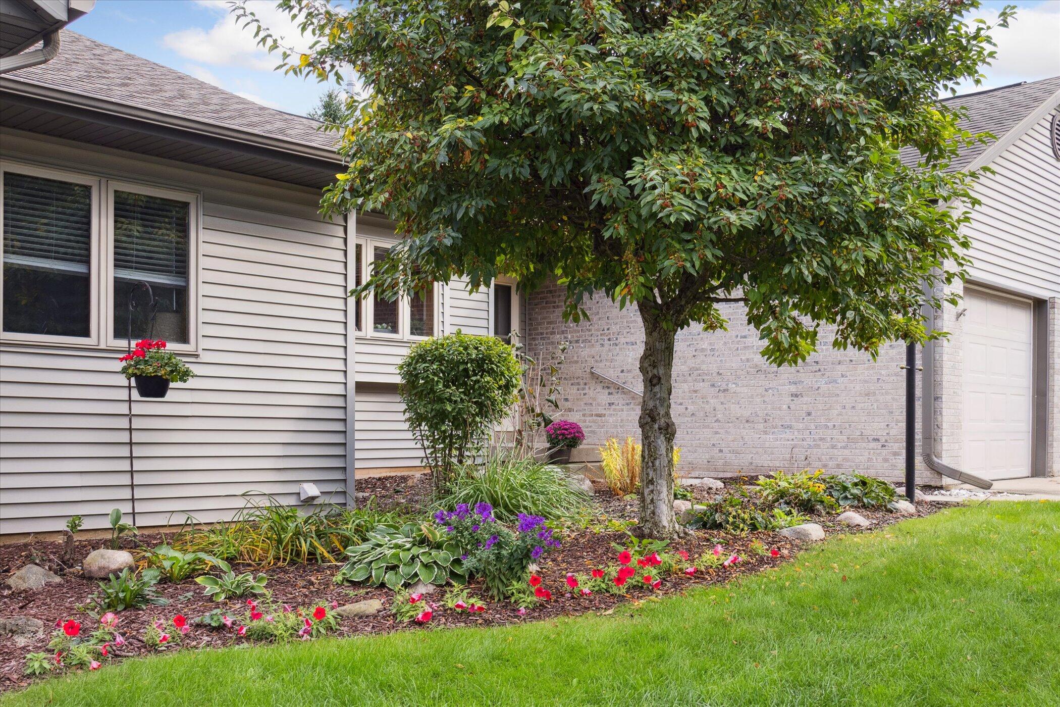 2486 Falcon Pointe Drive NW