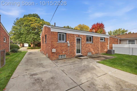 Tiny photo for 2932 Maplewood Avenue, Royal Oak City, MI 48073 (MLS # 20261083183)