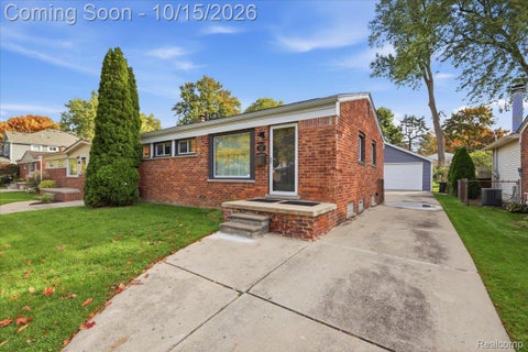 Photo of 2932 Maplewood Avenue, Royal Oak City, MI 48073 (MLS # 20261083183)