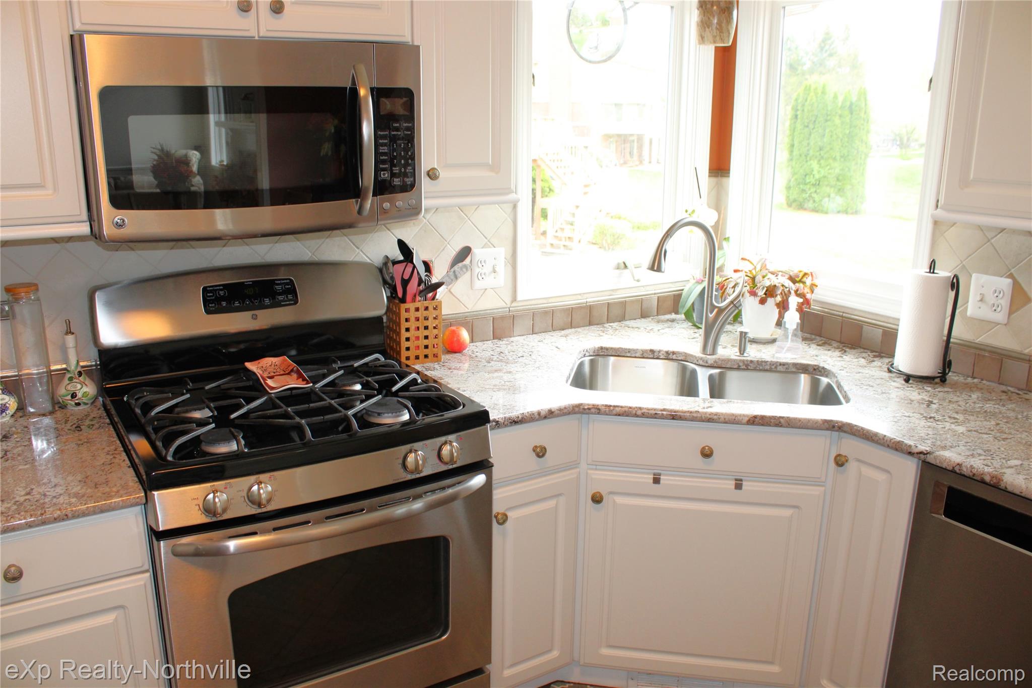 47671 Stratford Drive