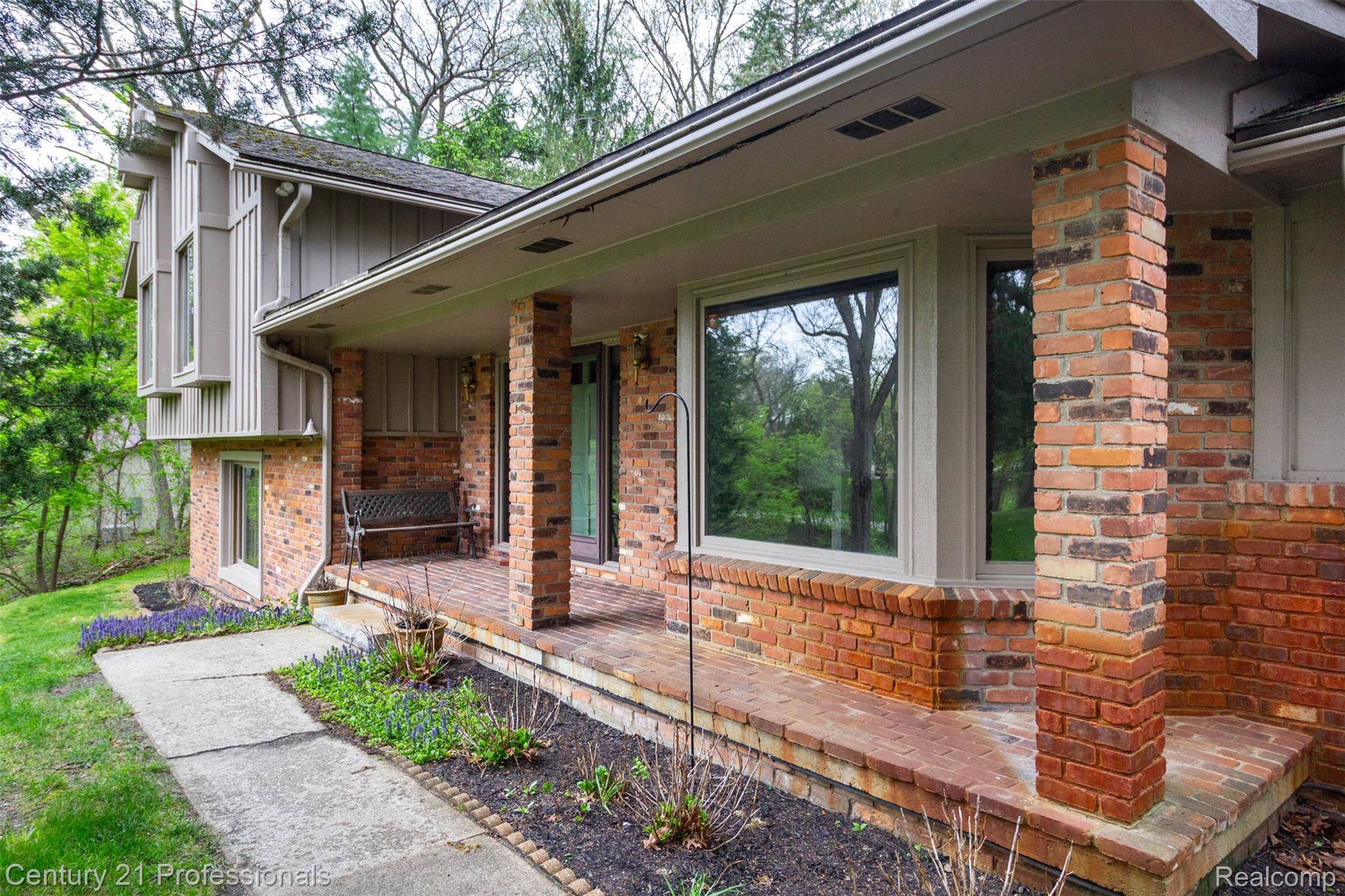 6133 Sundance Trail