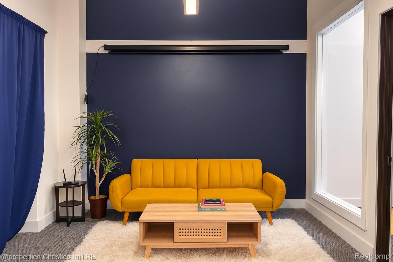 35 Huron W