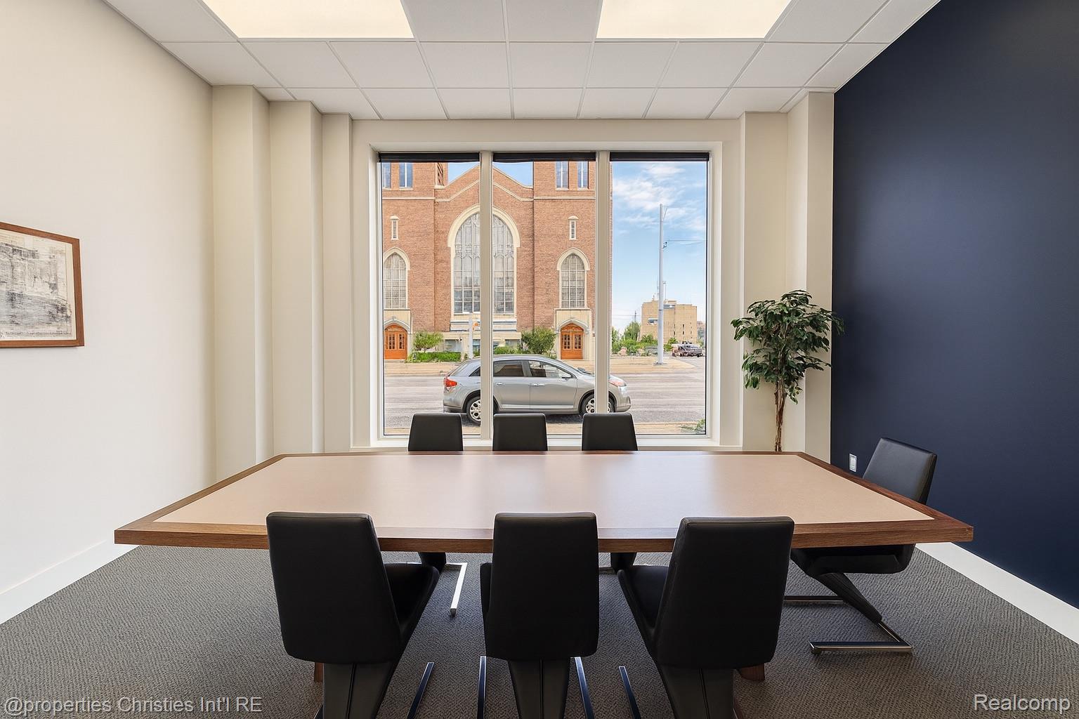 35 Huron W