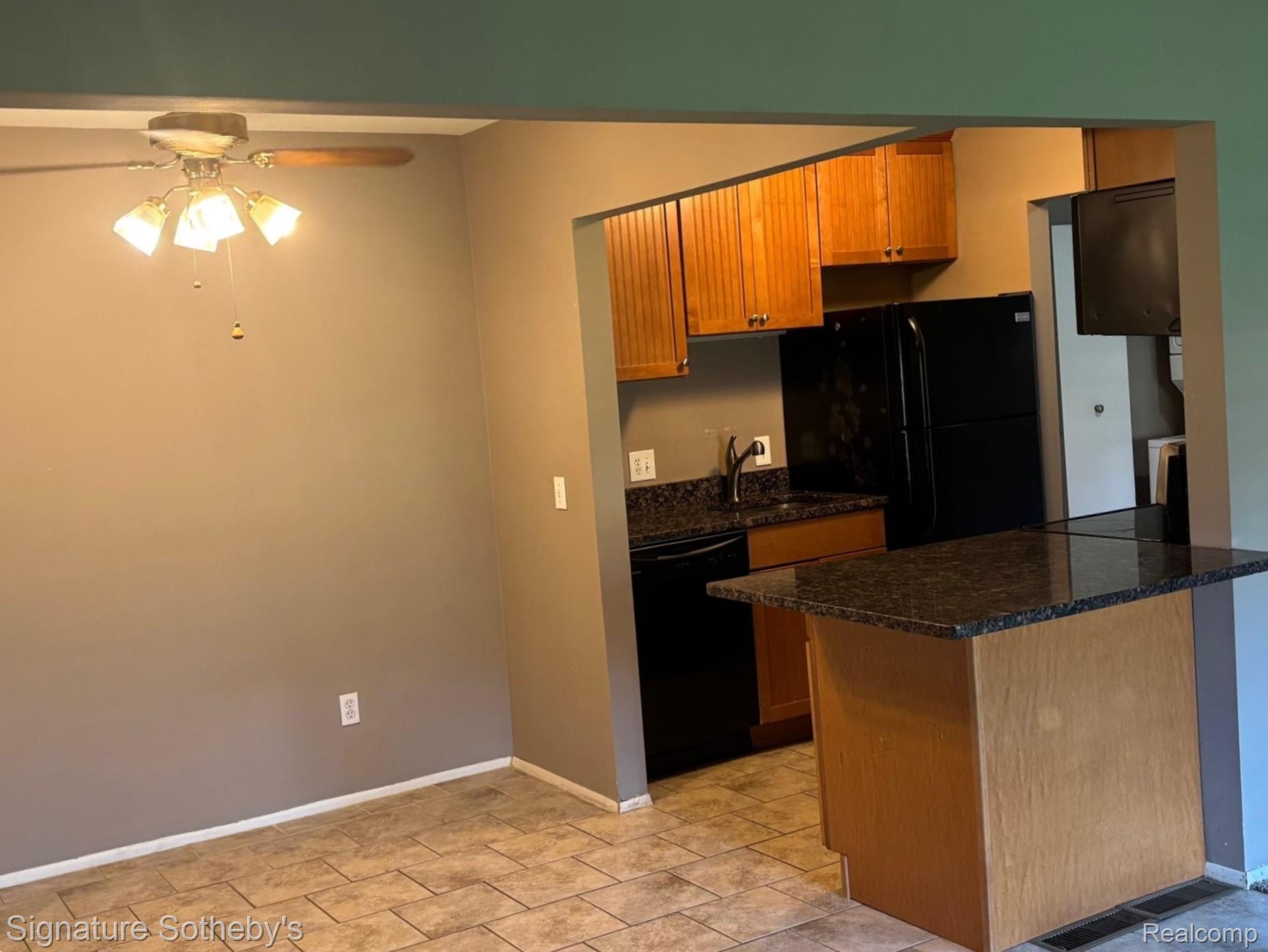 689 E Fox Hills Drive 65