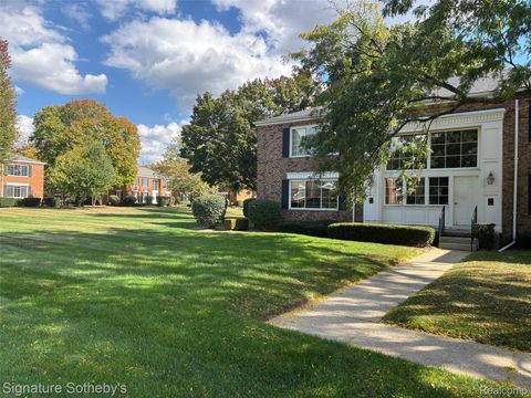689 E Fox Hills Drive 65 Bloomfield Hills City MI 48304
