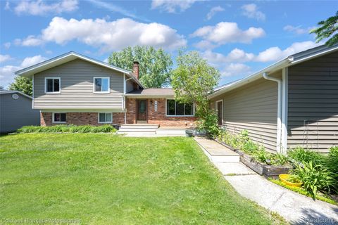 Photo of 1844 Harwood Drive, Oxford Charter Township, MI 48371 (MLS # 20261038802)