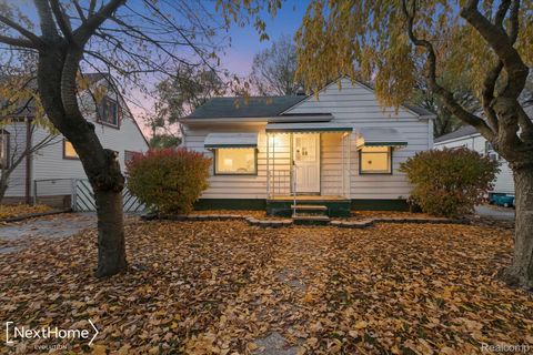 1969 Regina Avenue Lincoln Park City MI 48146