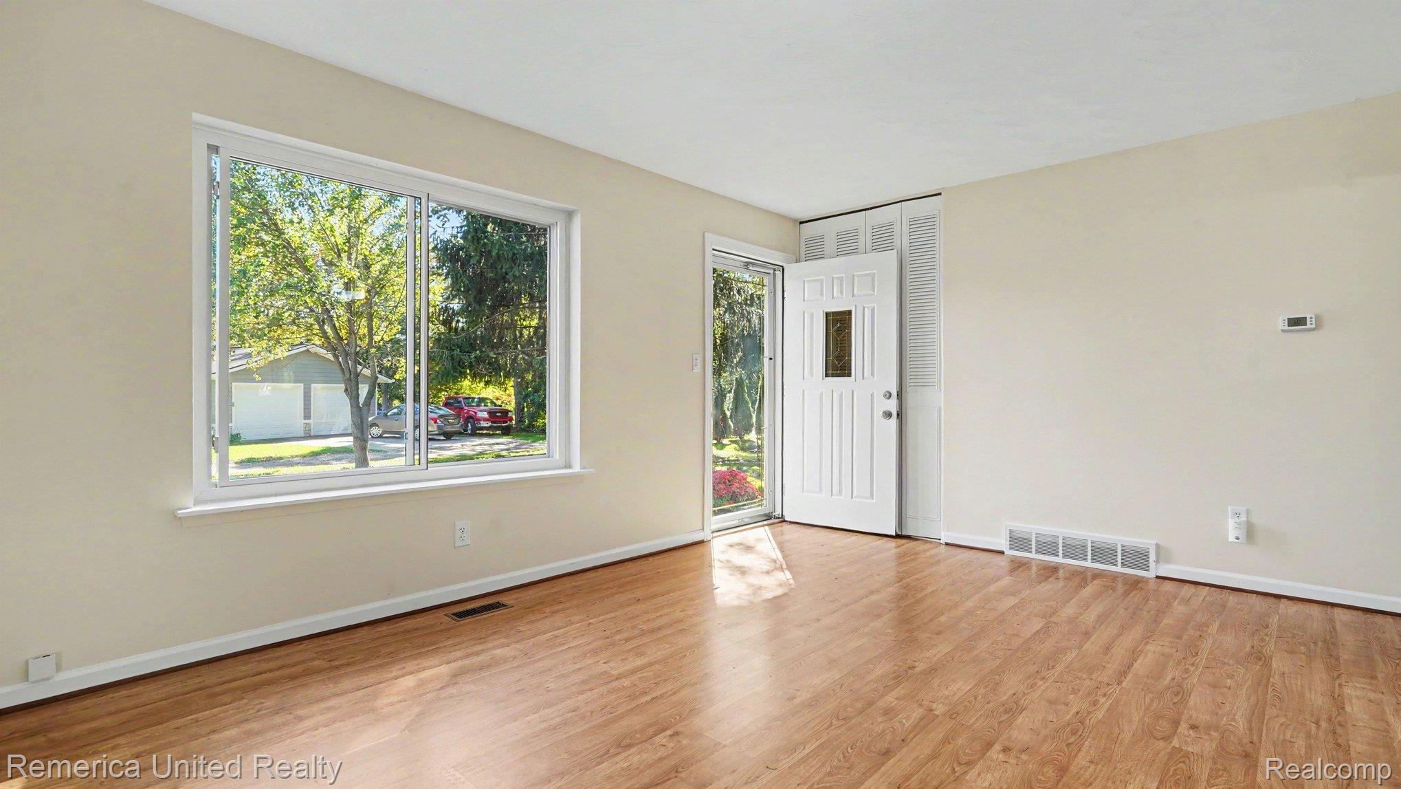 9222 Riverside Drive