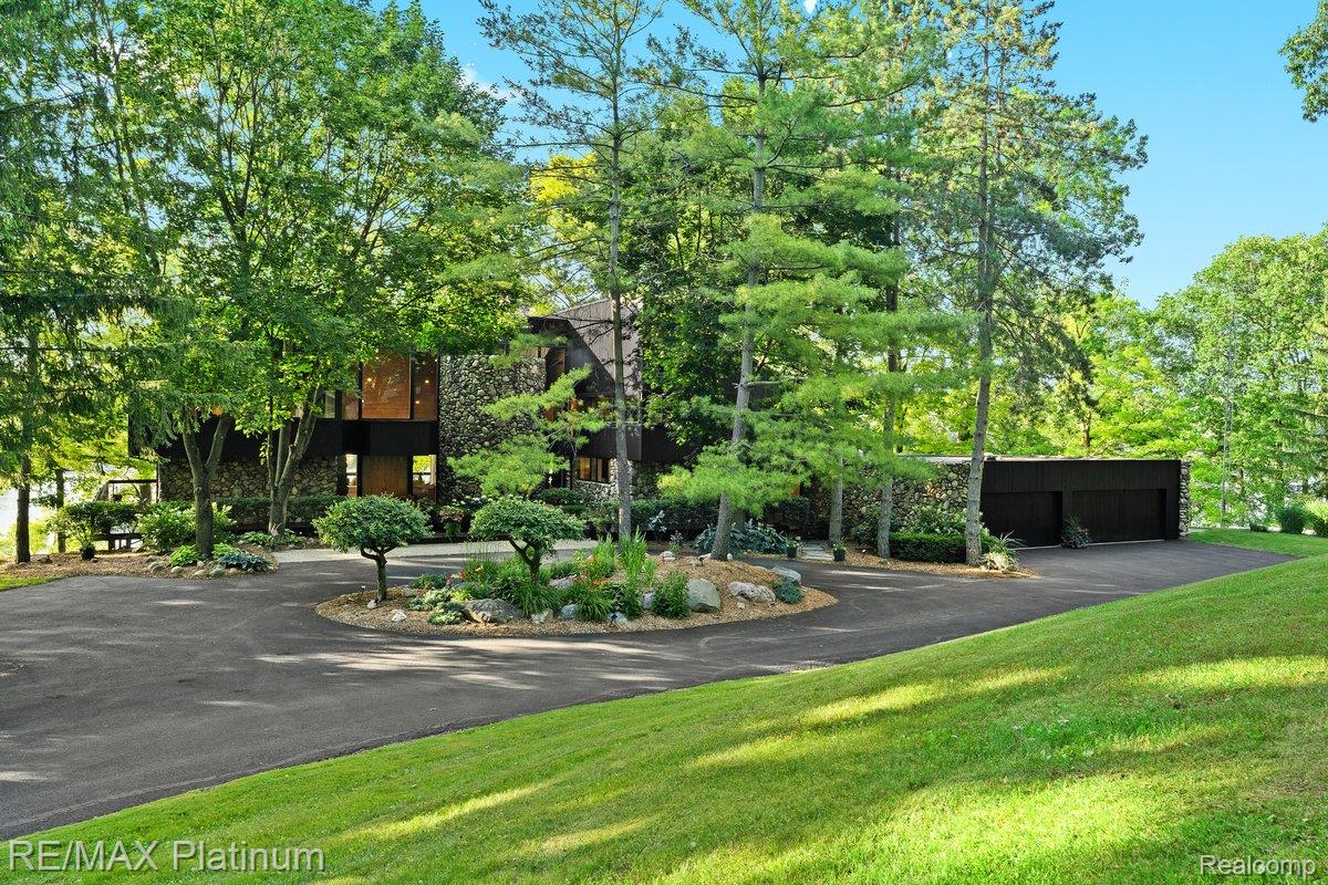 2095 BRIGHTON SHORES Trail