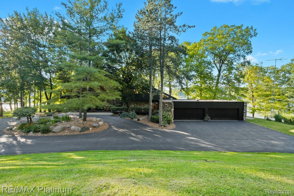 2095 BRIGHTON SHORES Trail