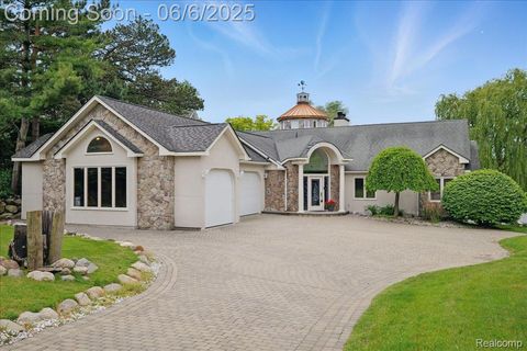 3337 ALCO Drive Waterford Charter Township MI 48329