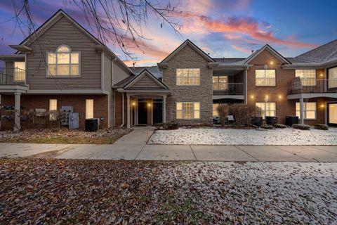 49143 W WOODS Drive Utica City MI 48317