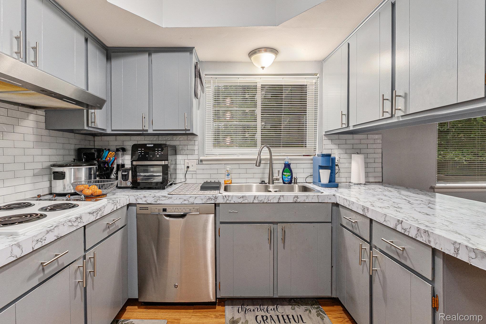 Warren City, Michigan 48093, United States, 4 Bedrooms Bedrooms, ,3 BathroomsBathrooms,Residential,Active,238022