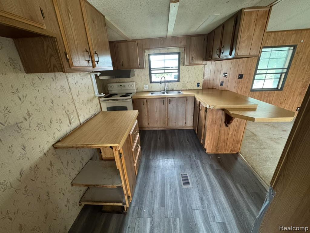 2445 E Grand River Lot #39