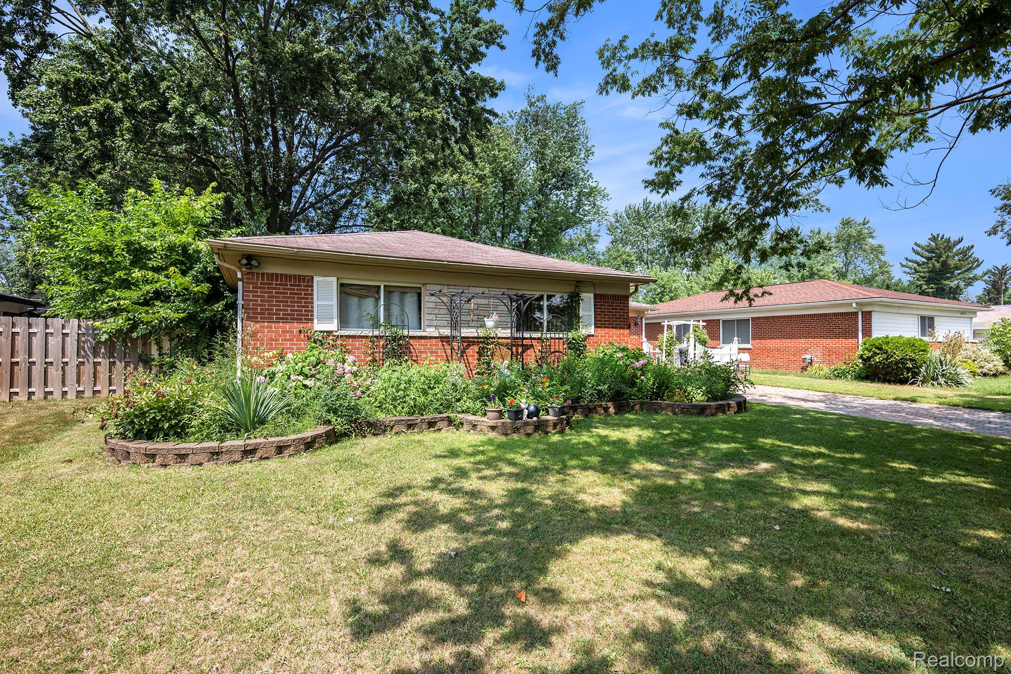 22763 Glenmoor Heights