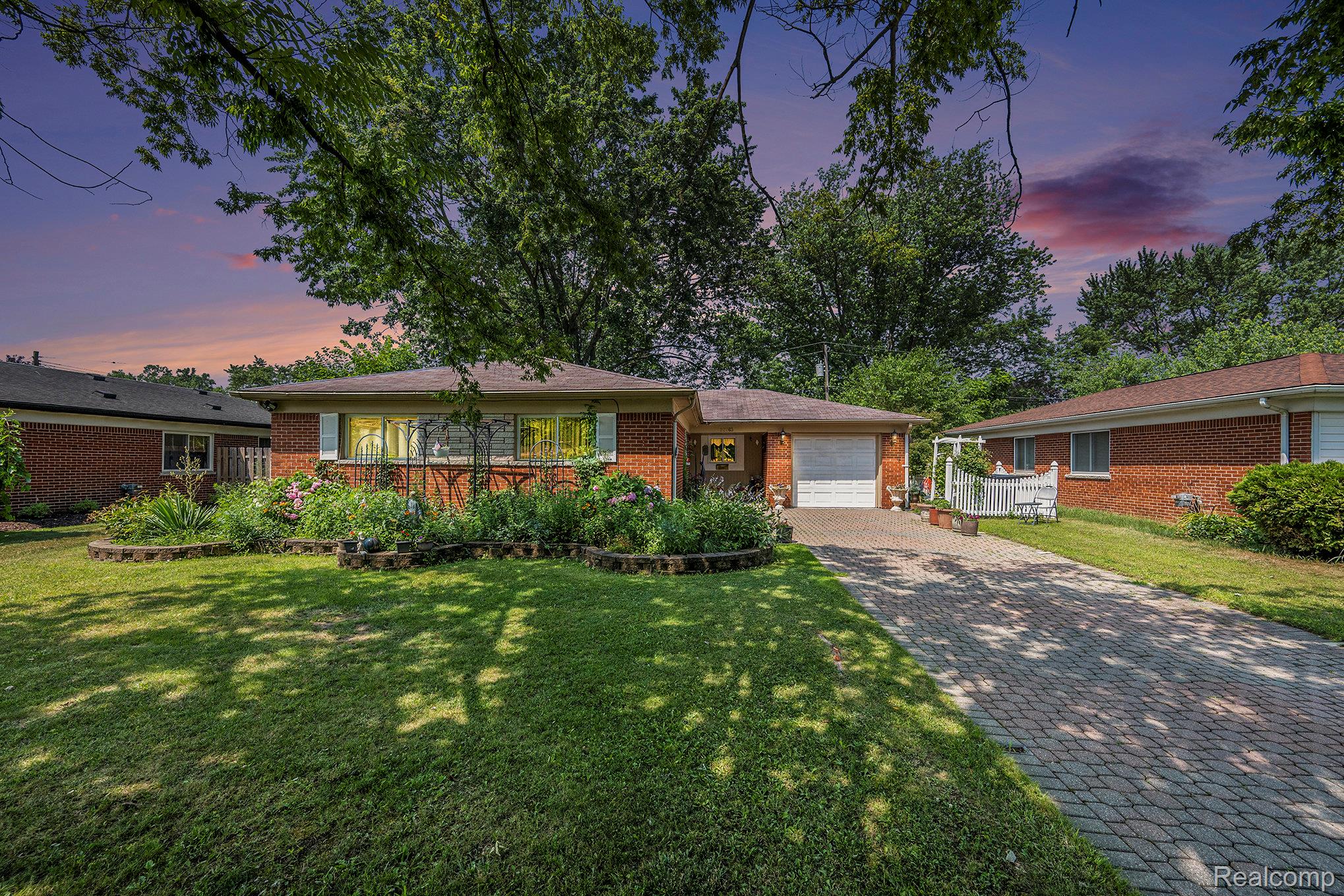 22763 Glenmoor Heights
