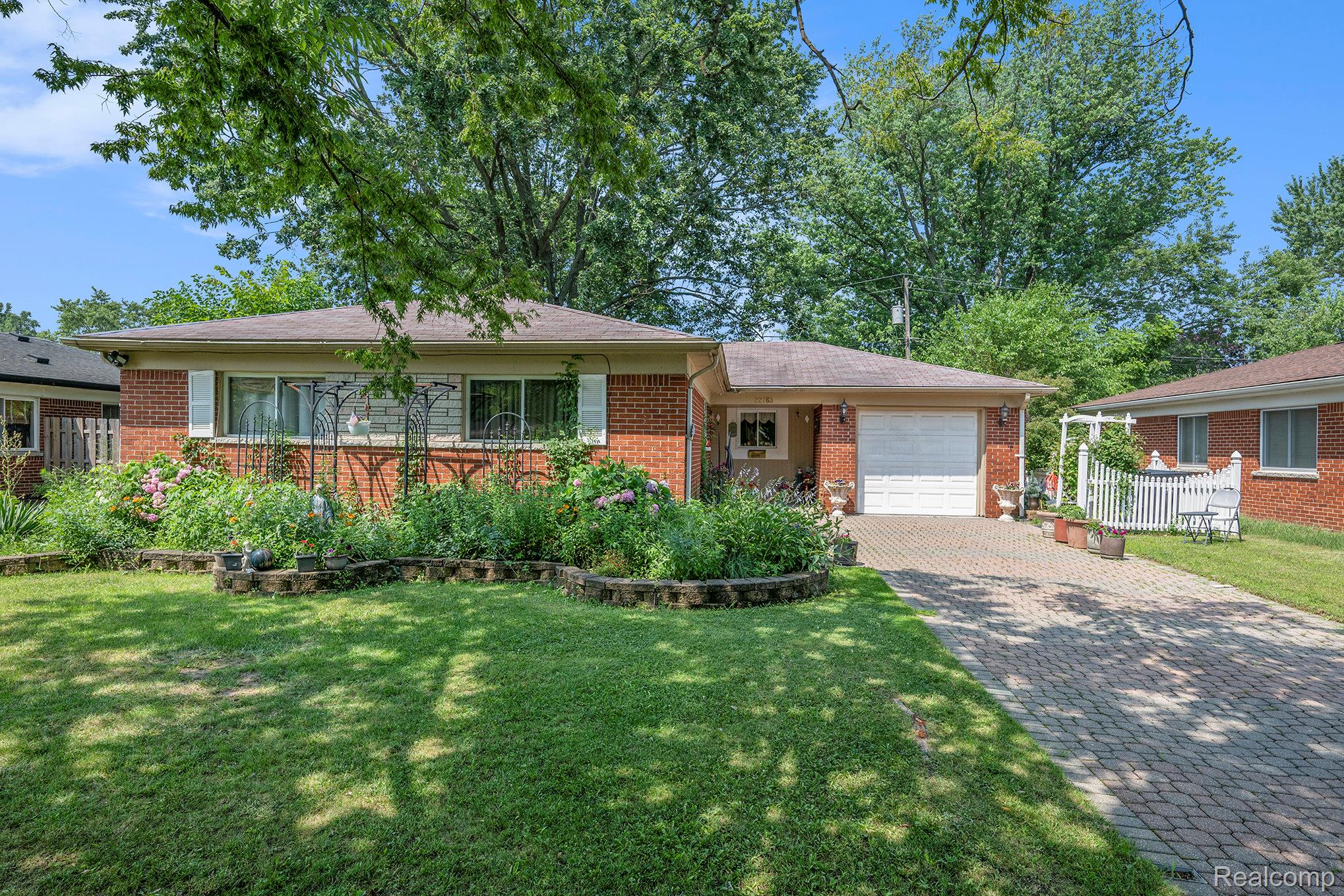 22763 Glenmoor Heights