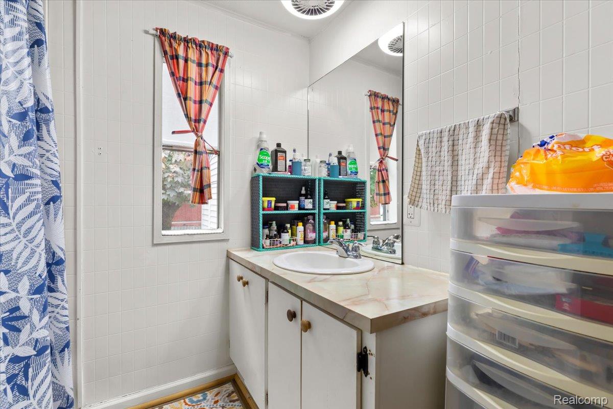 Village Of Clarkston City, Michigan 48348, United States, 2 Bedrooms Bedrooms, ,1 BathroomBathrooms,Residential,Active,139701