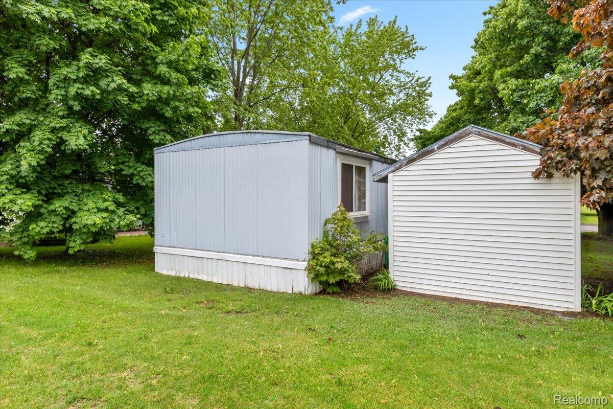 Village Of Clarkston City, Michigan 48348, United States, 2 Bedrooms Bedrooms, ,1 BathroomBathrooms,Residential,Active,139701