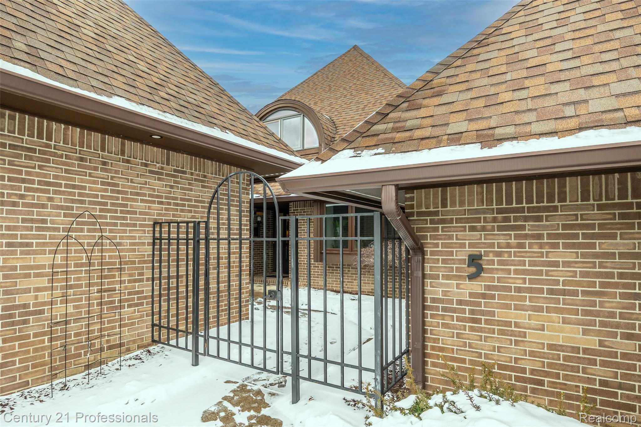 9095 S Saginaw Road #5