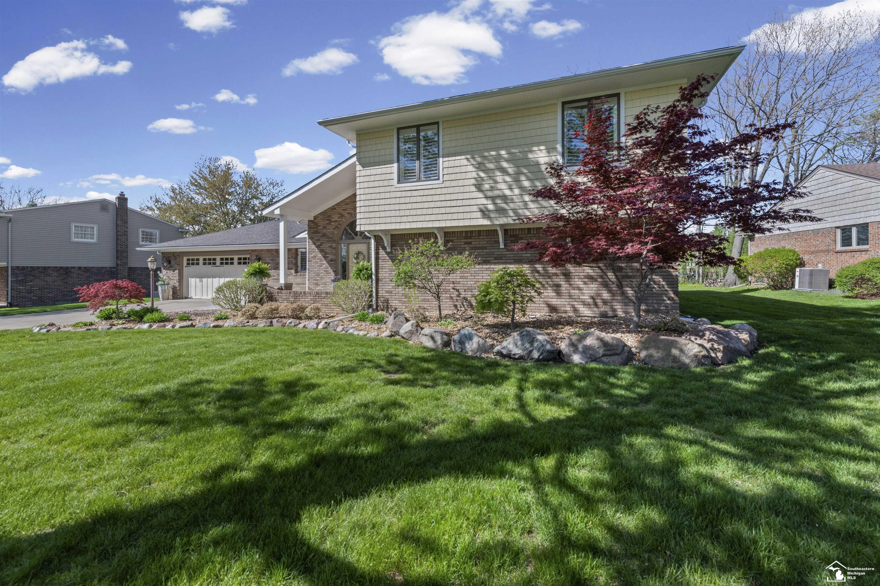 8908 Sarah Lane