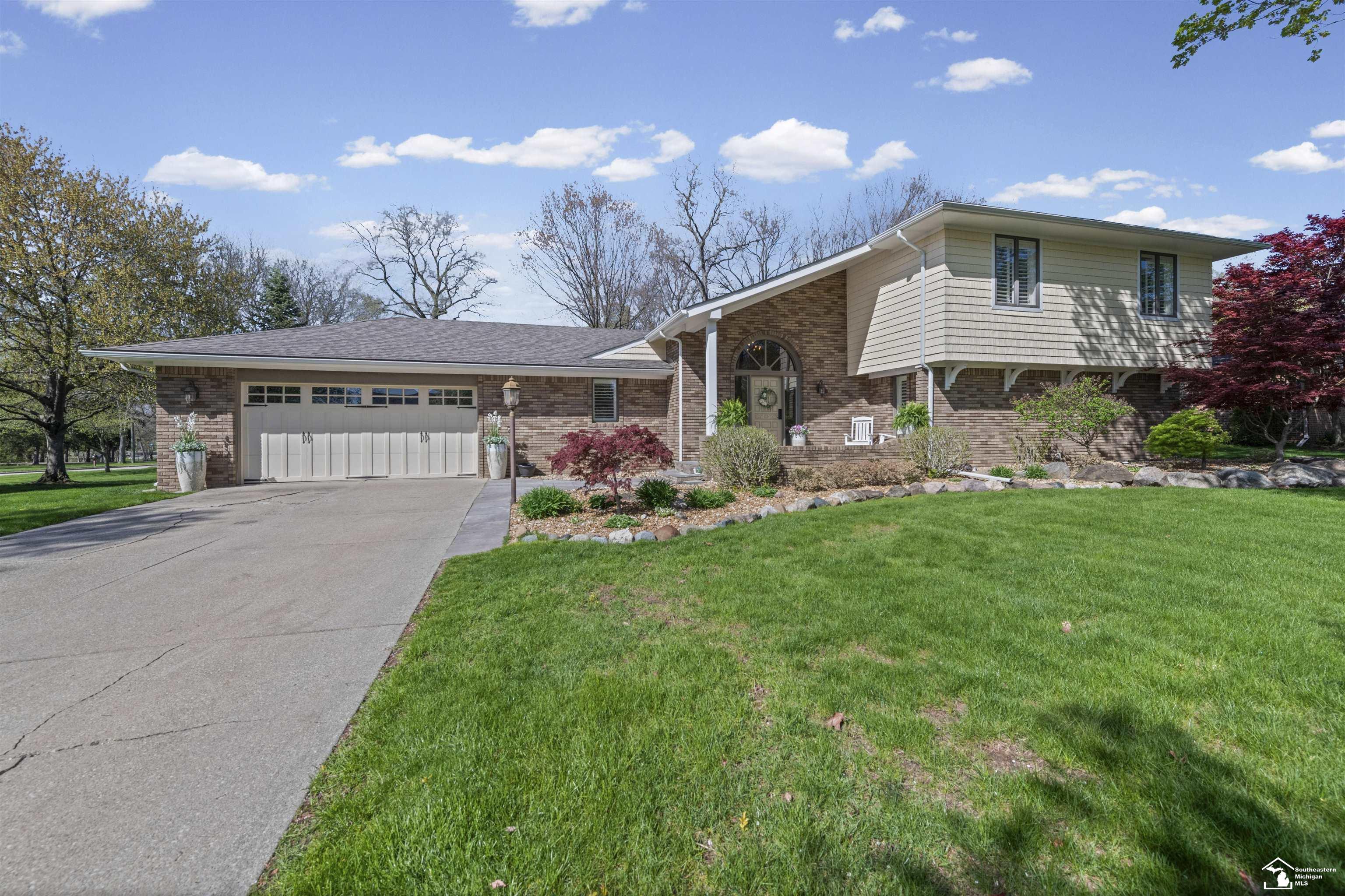 8908 Sarah Lane