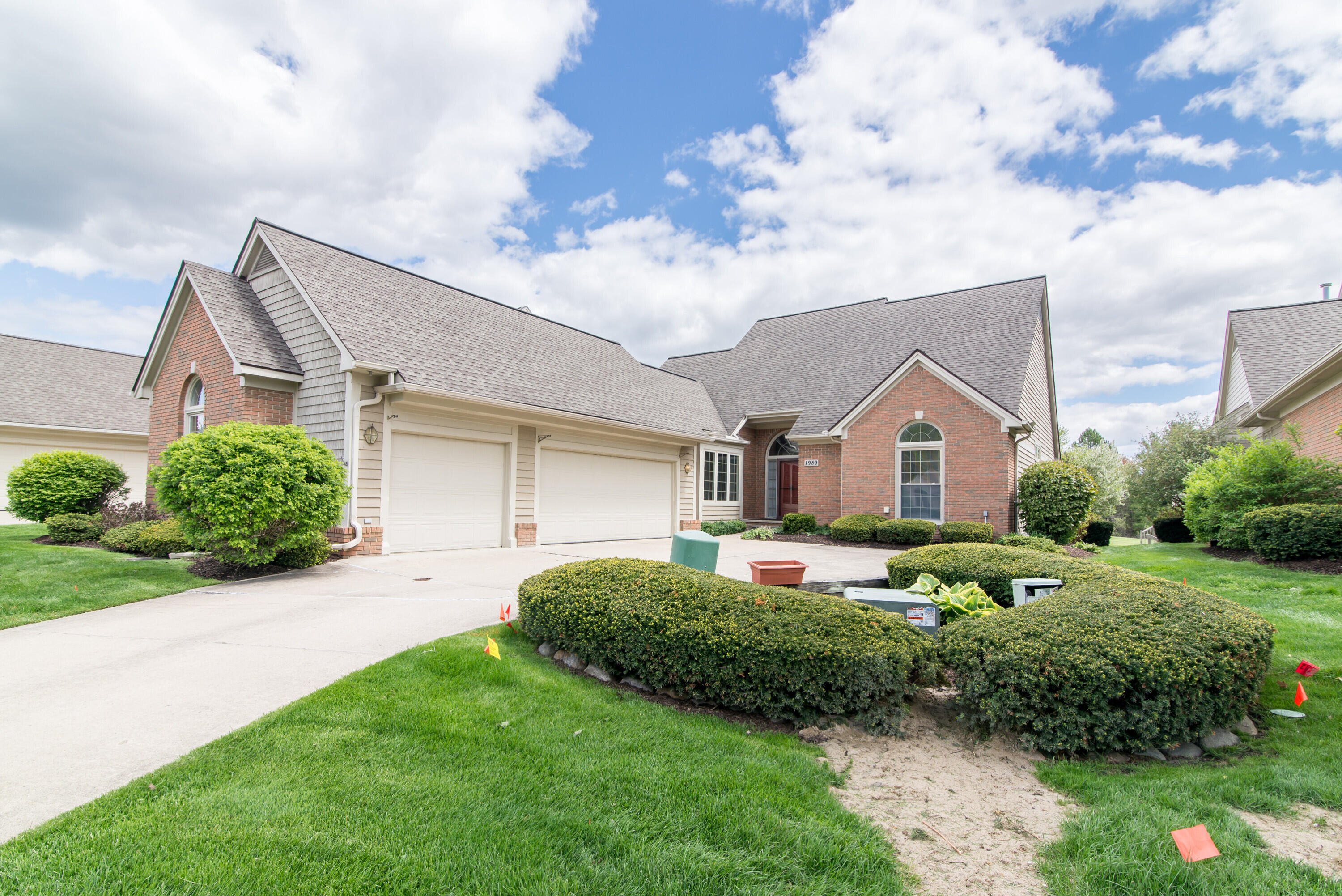 1989 Stonebridge Drive N