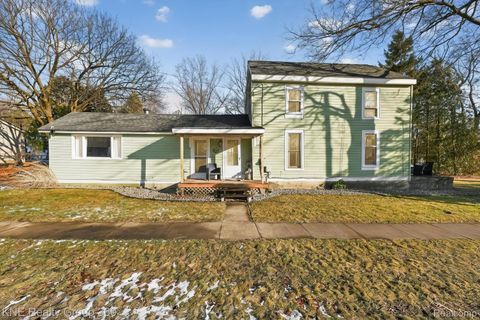 622 Factory Street Howell City MI 48843