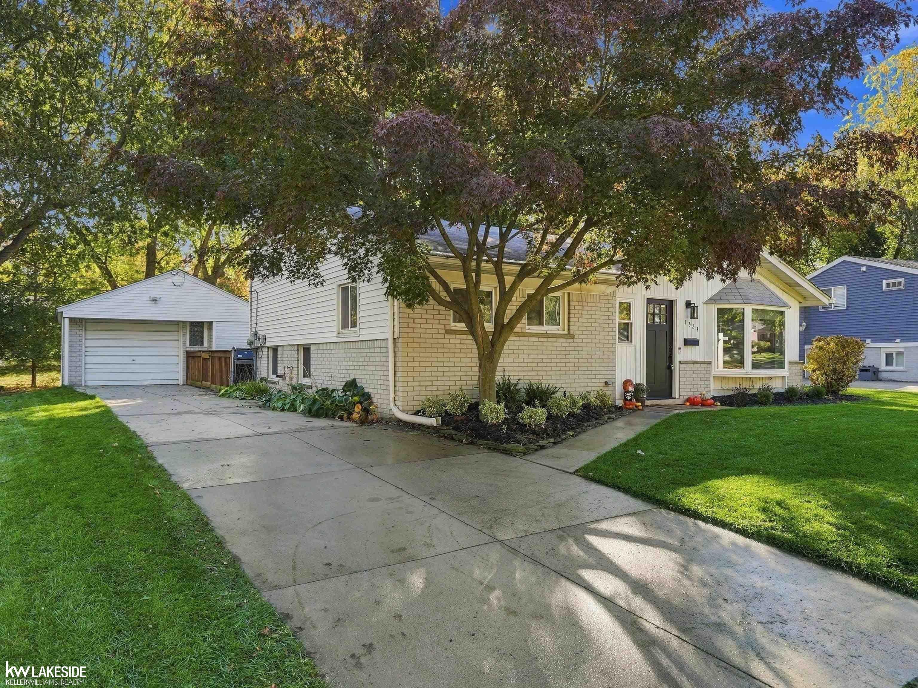 1324 CATALPA Drive