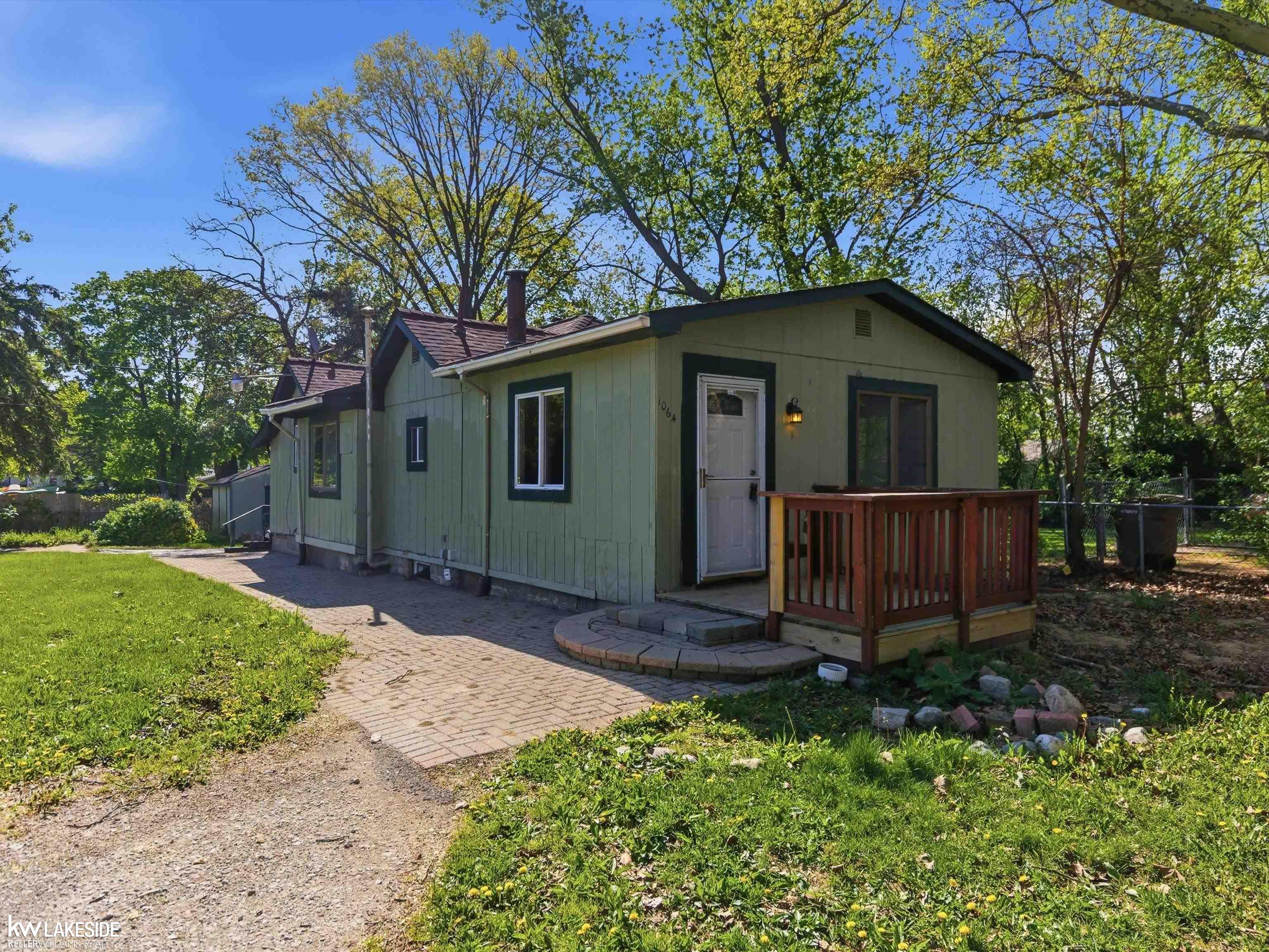 1064 CLOVERLAWN Drive