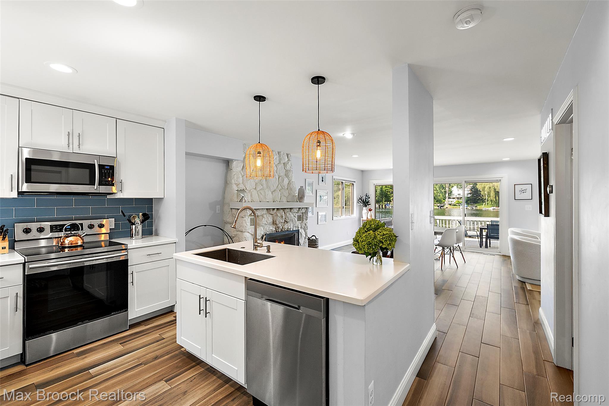6896 Colony Drive