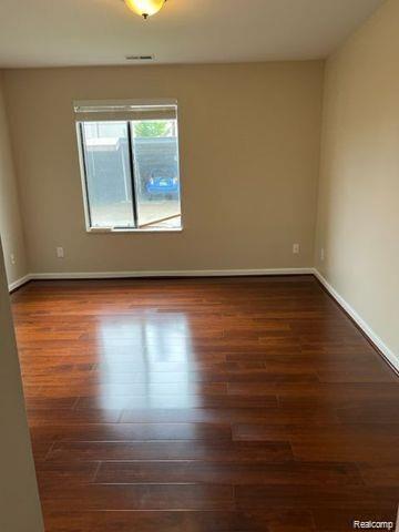 Fraser City, Michigan 48026, United States, 2 Bedrooms Bedrooms, ,2 BathroomsBathrooms,Residential,Active,214958