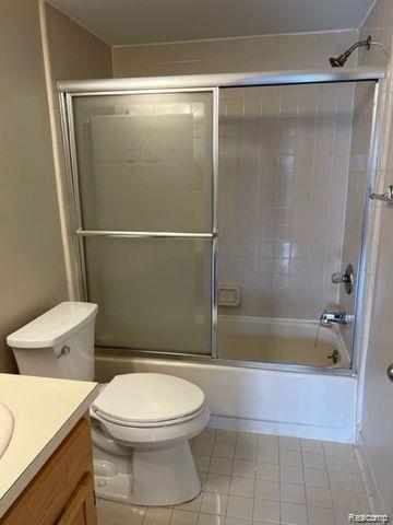 Fraser City, Michigan 48026, United States, 2 Bedrooms Bedrooms, ,2 BathroomsBathrooms,Residential,Active,214958