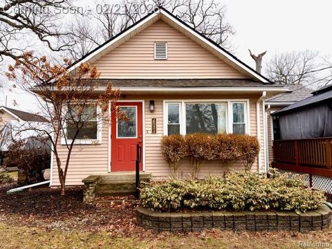 6332 Superior Drive Green Oak Township MI 48116