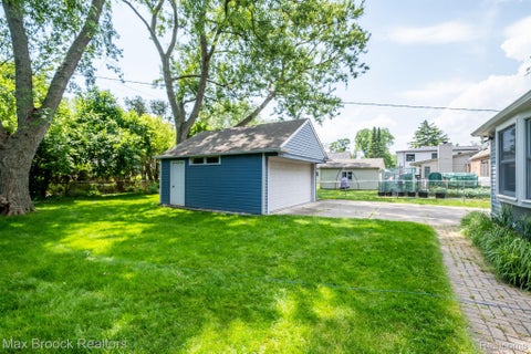 Tiny photo for 2223 W LINCOLN Street W, Birmingham City, MI 48009 (MLS # 20261081946)