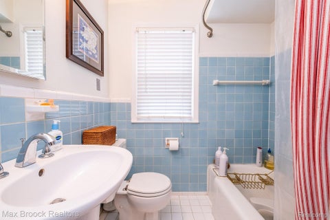 Tiny photo for 2223 W LINCOLN Street W, Birmingham City, MI 48009 (MLS # 20261081946)