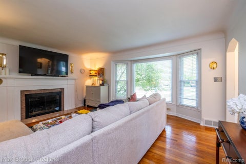 Tiny photo for 2223 W LINCOLN Street W, Birmingham City, MI 48009 (MLS # 20261081946)