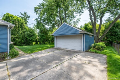 Tiny photo for 2223 W LINCOLN Street W, Birmingham City, MI 48009 (MLS # 20261081946)