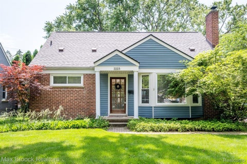 Photo of 2223 W LINCOLN Street W, Birmingham City, MI 48009 (MLS # 20261081946)