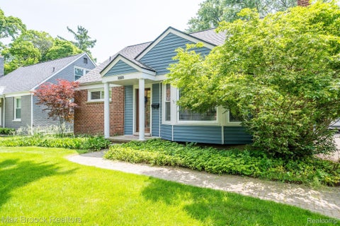 Tiny photo for 2223 W LINCOLN Street W, Birmingham City, MI 48009 (MLS # 20261081946)
