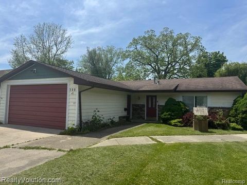 735 N Court Street Lapeer City MI 48446